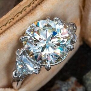 NWT 925 Sterling Silver 2.0 Carat CZ Round Cut Stunning Ring. Size 6.